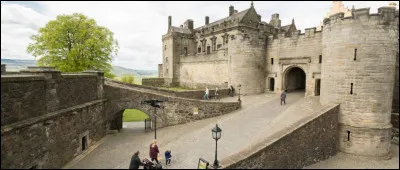 C'est toujours en Grande-Bretagne que vous devrez aller pour voir ce ch&acirc;teau fort, pr&eacute;cis&eacute;ment &agrave; Stirling, en Ecosse :