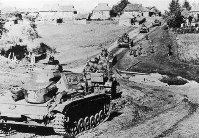 Comment s'appelle l'opération allemande qui consiste à envahir la Russie en 1941 ?