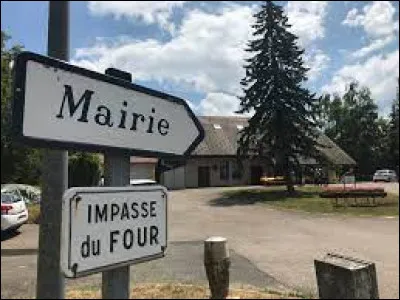 Nous partons dans le Jura, à Hautecour. Village sans église, au-dessus des deux lacs de Clairvaux, il se trouve dans l'ex région ...