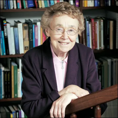 Lorna Wing donne une tout autre définition : elle explique que l'autisme est un trouble envahissant du développement, d'origine neurobiologique qui se manifeste de façon diverses au niveau comportemental et que ce trouble évolue avec l'âge. C'est une des définitions que l'on garde aujourd'hui, elle date de 1970.