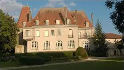 Nous terminons notre balade dans le Grand-Est devant le ch&acirc;teau du mar&eacute;chal Lyautey, &agrave; Thorey-Lyautey. Village de l'aire d'attraction de Nancy, il se situe dans le d&eacute;partement ...