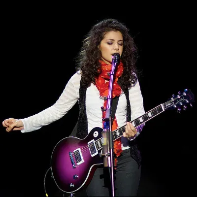 En 2006, la chanteuse britannique Katie Melua a établi en Norvège le record du concert le plus profond sous le niveau de la mer. Où ce concert a-t-il eu lieu précisément ?