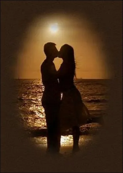 Tu sors avec quelqu'un qui te roule une pelle.