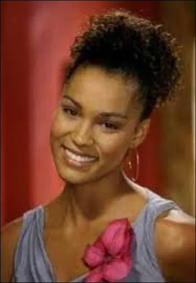 Quel est le nom de la femme du fils aîné du couple principal de la série ?