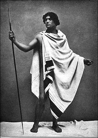 ...comme &laquo; Chlamyde &raquo; > Ce v&ecirc;tement qui ne laisse rien deviner mais absolument tout entrevoir est de quelle origine ?