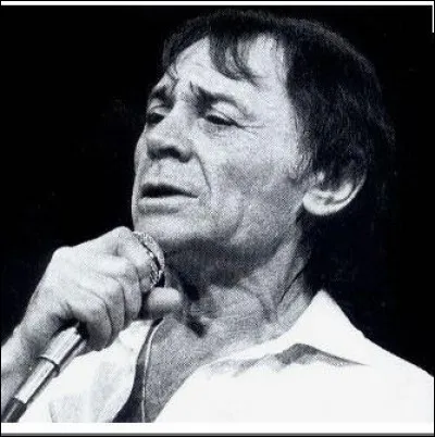 Comment se nomment les pendants de la mitre d'un évêque ?