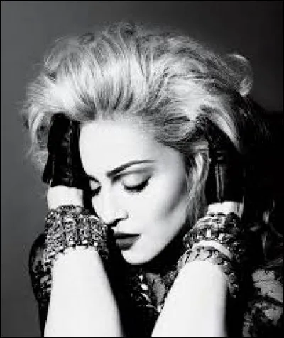 Durant quelle décennie est sortie la chanson "Bad Girl" ?