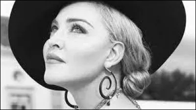 Durant quelle décennie est sortie la chanson "Express Yourself" ?