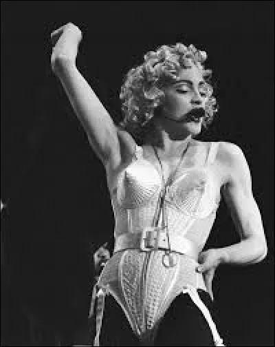 Durant quelle décennie est sortie la chanson "Love Profusion" ?