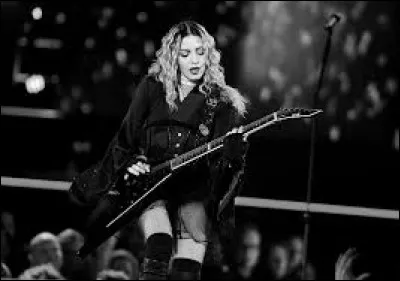 Durant quelle décennie est sortie la chanson "Holiday" ?