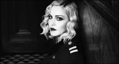 Durant quelle décennie est sortie la chanson "Material Girl" ?