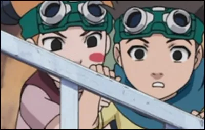 Comment se nomme la fille à côté de Konohamaru ?