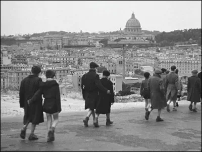 À quel réalisateur italien doit-on le film "Rome, ville ouverte" ?