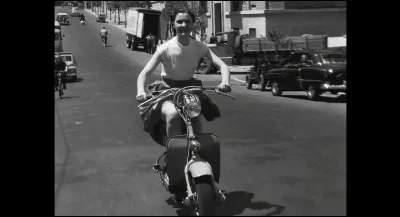 Quel réalisateur participe au film à sketches "L'Amour à la ville" ?