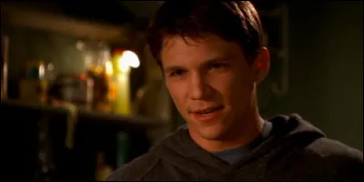 Pour quelle organisation Riley Finn travaille-t-il ?