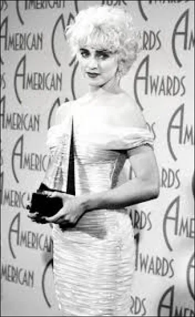 Durant quelle décennie est sortie la chanson "Human Nature" ?