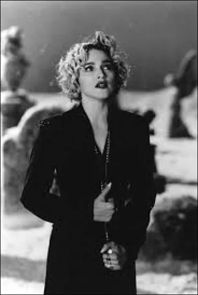 Durant quelle décennie est sortie la chanson "Who's That Girl" ?