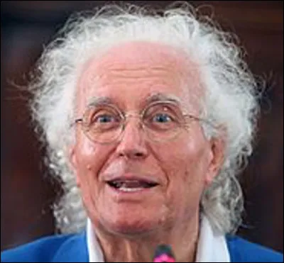 Qui est ce Luciano, homme d'affaires fondateur en 1965 d'une société qui porte son nom, oeuvrant dans le domaine de la mode et de l'habillement dans 120 pays et 6 500 points de vente ?