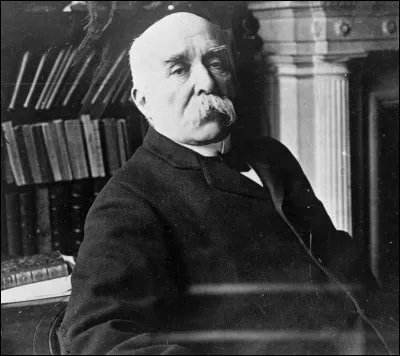 Quel ancien homme politique français apercevons-nous ici ?