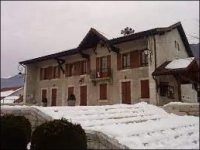 Je vous emmène en Auvergne-Rhône-Alpes, à Crozet. Ville du pays de Gex, à 17 kilomètres de Genève, elle se trouve dans le département ...