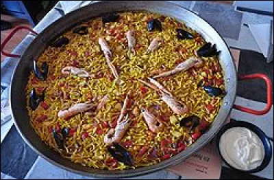 Comment se nomme cette sorte de paella aux fruits de mer dans laquelle les pâtes ont remplacé le riz ?