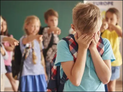 Si un de tes amis se fait harceler, comment réagis-tu ?