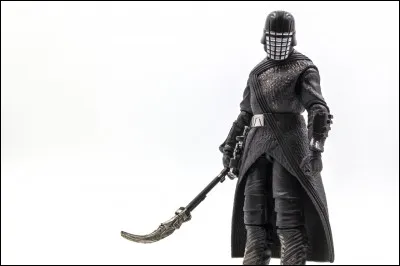 Kylo Ren dirige les Chevaliers de Ren comptant plusieurs membres, comment celui-ci se nomme-t-il ?