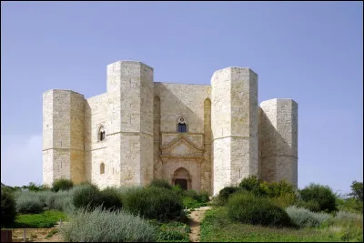 Dans quel pays devrez-vous aller pour voir ce château construit au XIIIe siècle par l'empereur Frédéric II de Hohenstaufen ?
