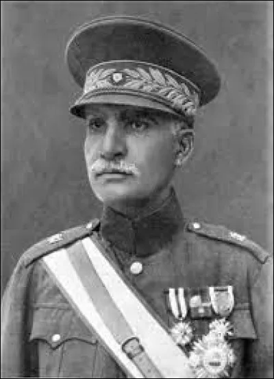 Qui est cet homme, fondateur de la dynastie Pahlavi ?