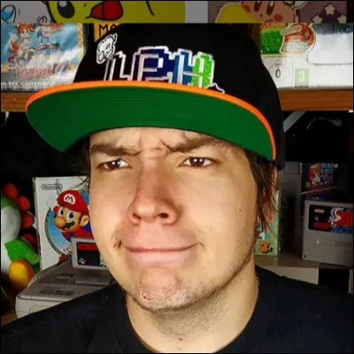 Comment le célèbre youtubeur s’appelle-t-il ?