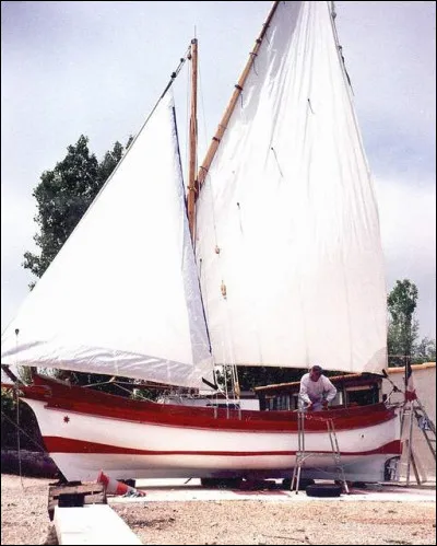 Qu'est-ce que le "mourre de pouar", sur le bateau ci-dessus ?