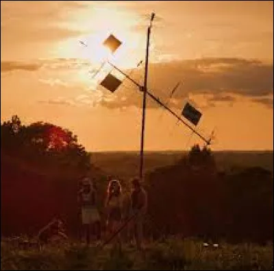 Comment s'appelle la machine pour parler à la petite amie de Dustin ?