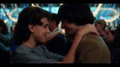 Quel est le nom de la musique sur laquelle dansent Mike et Onze ?