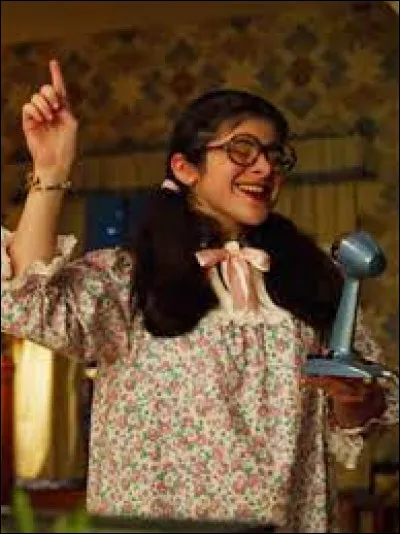 Quel est le nom de la petite amie de Dustin ?