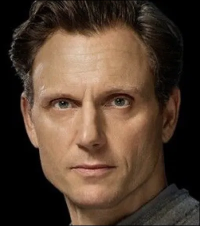 Quelle était la faction dAndrew Prior ?