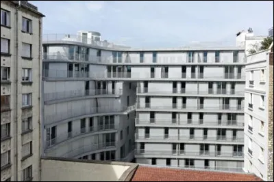 Un immeuble va être inauguré, comment réagis-tu ?