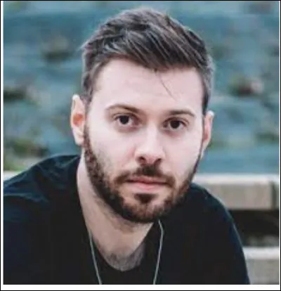 Qui ce youtubeur est-il ?