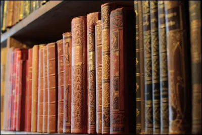 Quel romancier a écrit "Les Aventures de Tom Sawyer" ?