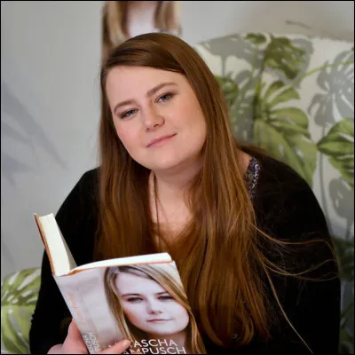 Natascha Kampusch a acheté la maison où elle a été captive pendant 8 longues années. Elle a ainsi expliqué que c'était en quelque sorte un dédommagement pour toutes ces années passées à l'intérieur.