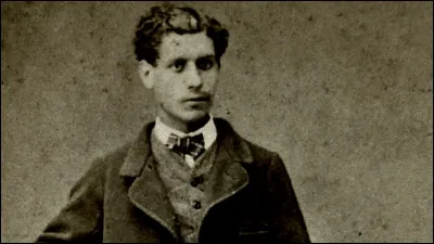 Ce poète, né en 1846, est l'auteur des "Chants de Maldoror" écrits à 23 ans en 1869, de deux fascicules, Poésies I et Poésies II, ainsi que d'une correspondance habituellement publiée sous le titre de Lettres ; il meurt à 24 ans et son succès est posthume, en partie avec les Surréalistes. C'est ...