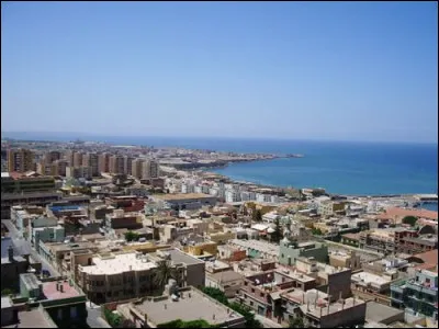 Mostaganem, 150 000 habitants, est une ville d'...