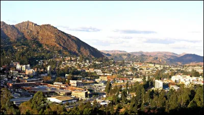 Mbabane, petite capitale de 60 000 habitants, est une ville d'...