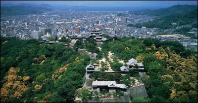 Matsuyama, 500 000 habitants, est une ville d'...