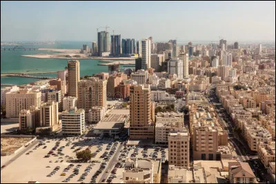 Manama, 150 000 habitants, est une ville d'...