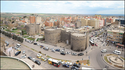Diyarbakir, 1,7 million d'habitants, est une ville d'...