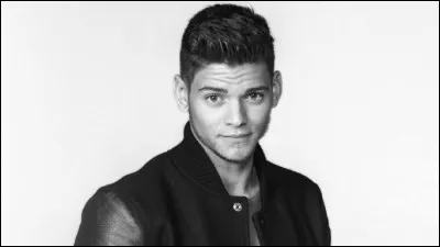 Comment se prénomme le beau gosse dont Tamara est amoureuse ?