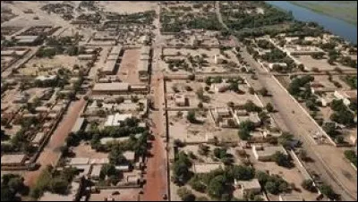 Gao, 100 000 habitants, est une ville d'...