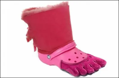 Ton/ta meilleure ami(e) arrive &agrave; l'&eacute;cole avec des chaussures que tu trouves tr&egrave;s moches. Que dis-tu ?