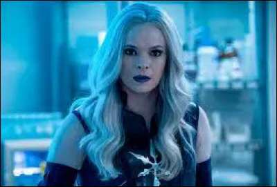 Dans quel épisode entend-on la première référence à Killer Frost ?