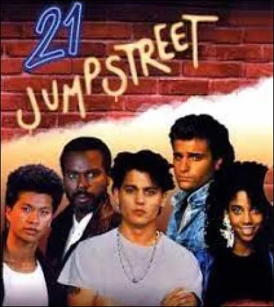 Quel célèbre acteur a fait ses débuts dans la série télévisée "21 Jump Street" ?